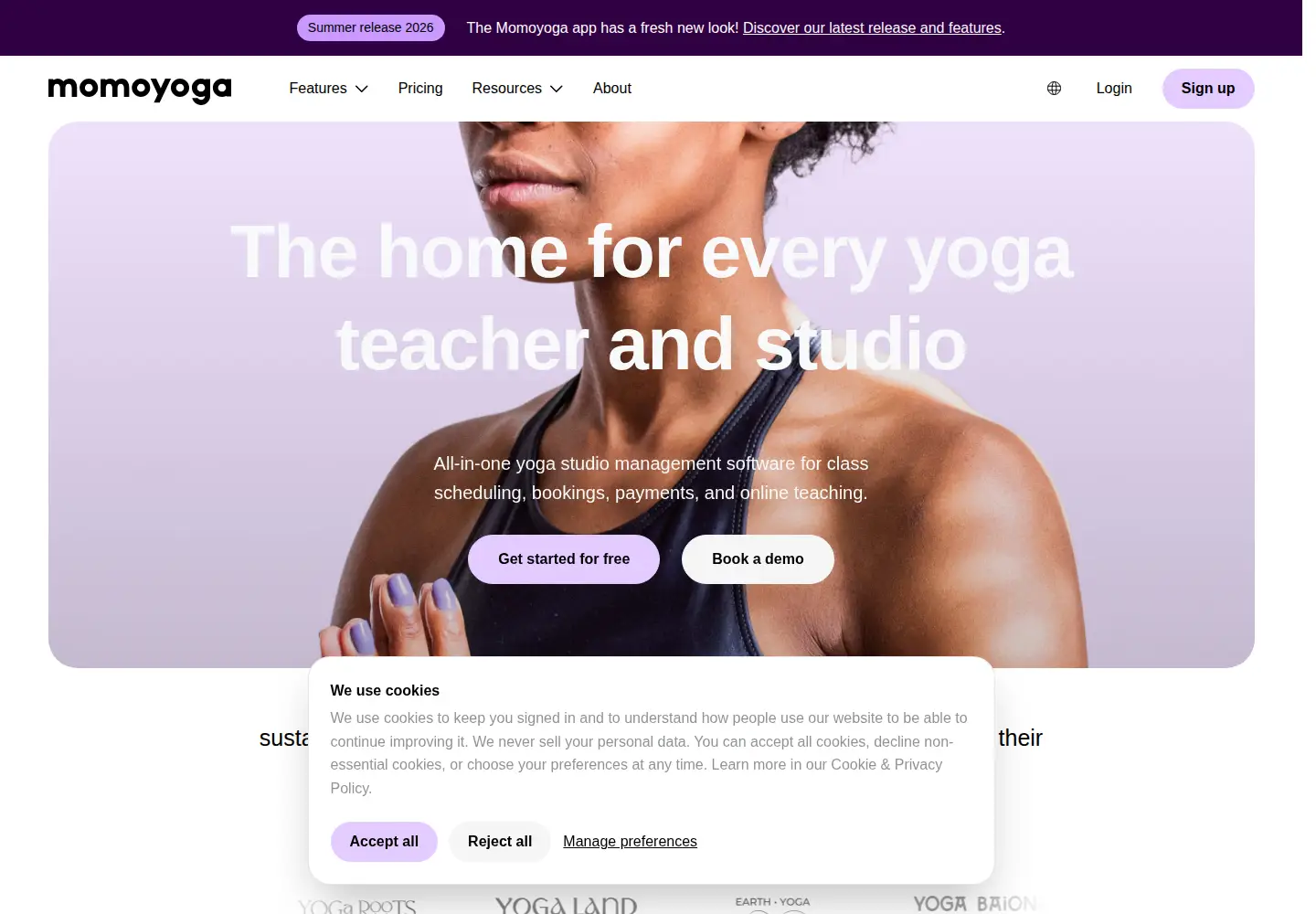 Screenshot of momoyoga.com