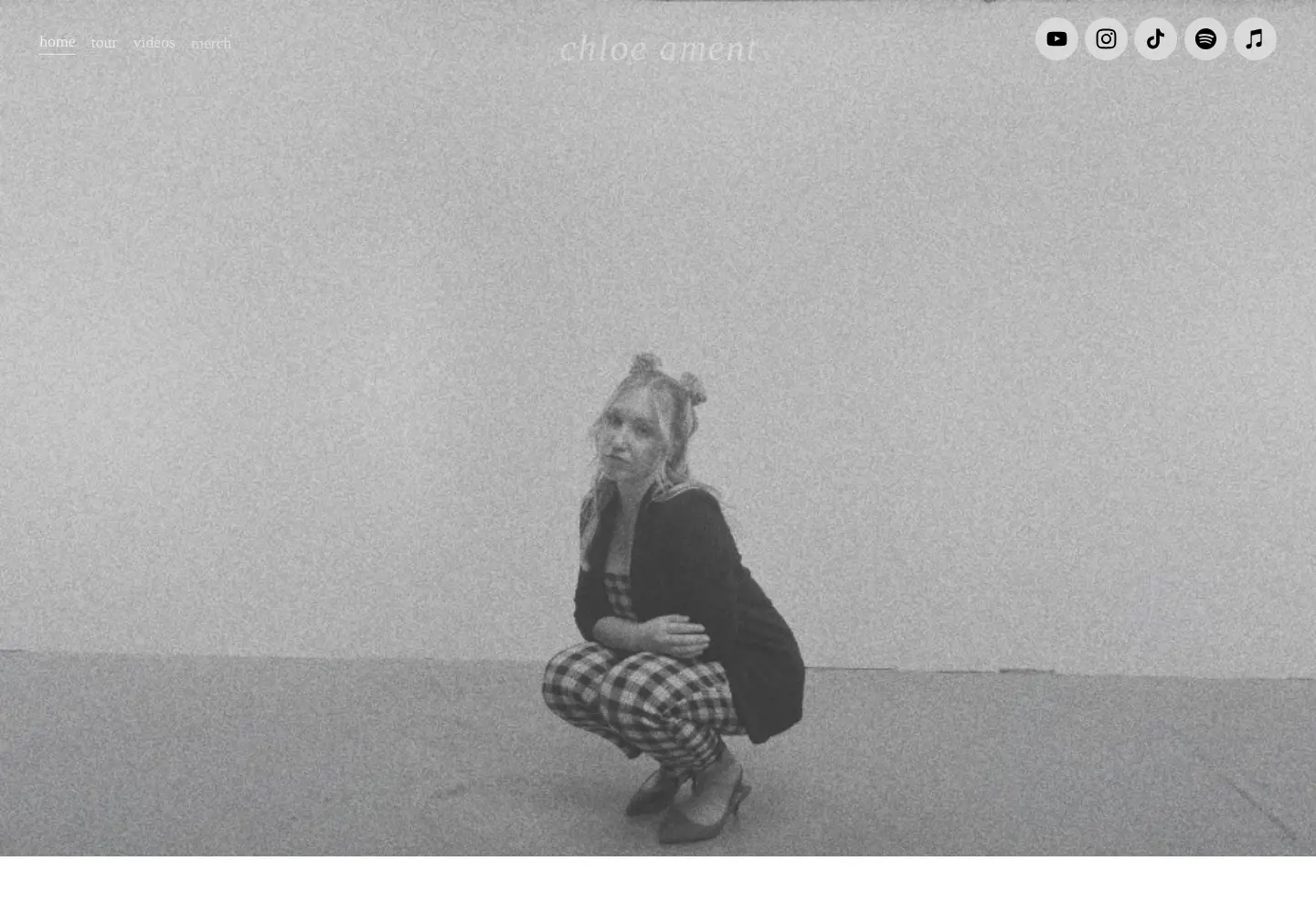 Screenshot of chloeament.com
